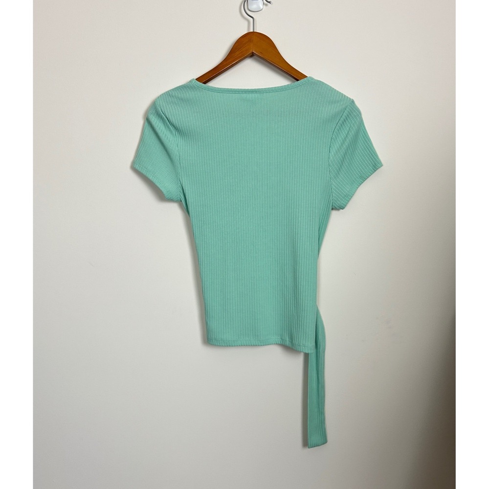 Bar III Green Ribbed Front Belt Scoop Neck Short Sleeve Top Size M - Picture 2 of 11